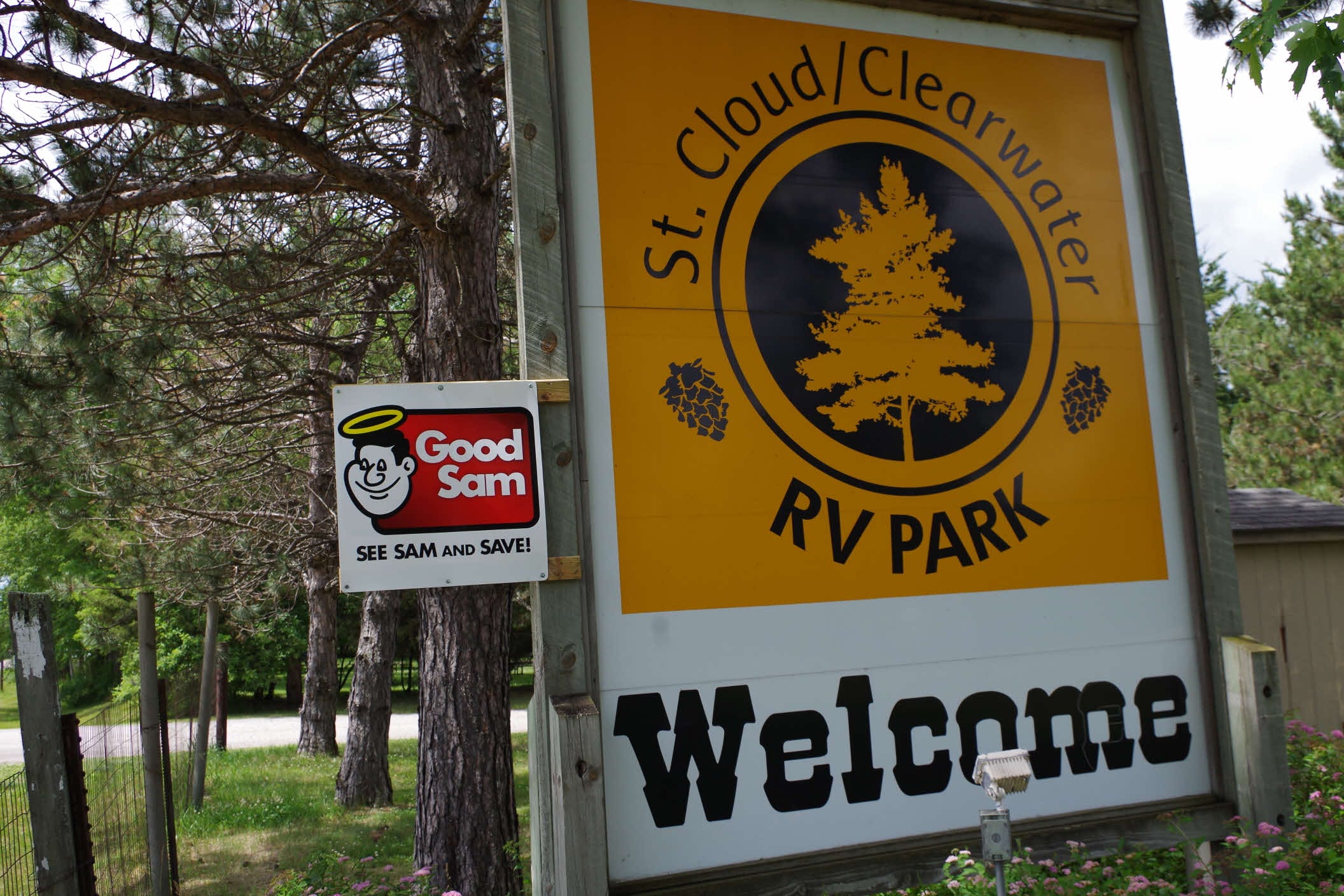 Welcome sign for St. Cloud/Clearwater RV Park